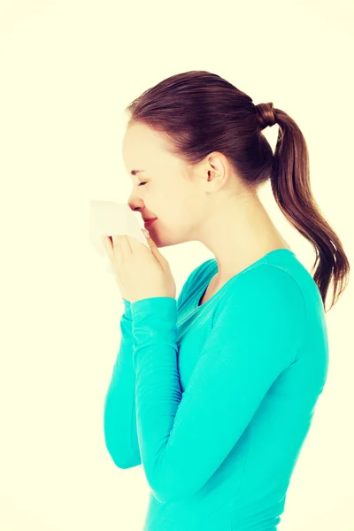 Young woman with tissue - sneezing. — Stock Photo, Image