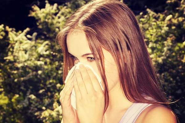 Attractive young woman outdoor with tissue. — Stock Photo, Image