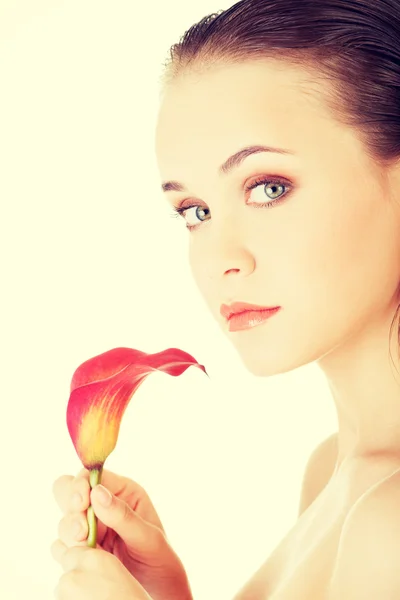 Beauty face of the young beautiful woman with flower. — Stock Photo, Image