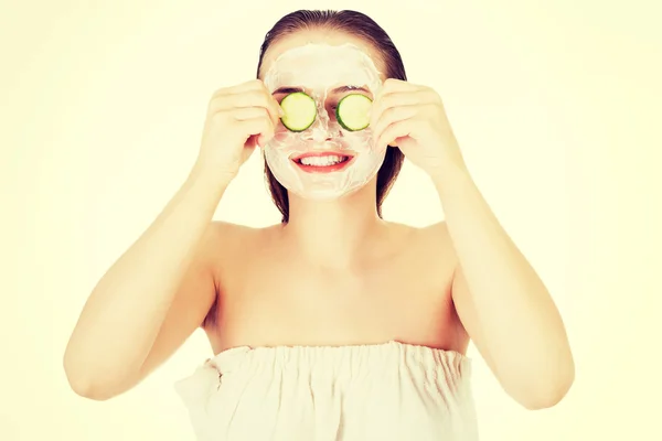 Young woman with cucumber slices — Stock Photo, Image