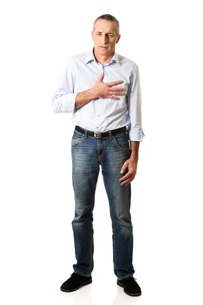Reifer Mann mit Herzkrankheit in voller Länge — Stockfoto