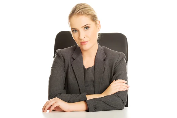 Smiling businesswoman sitting at the desk — Stock Photo, Image