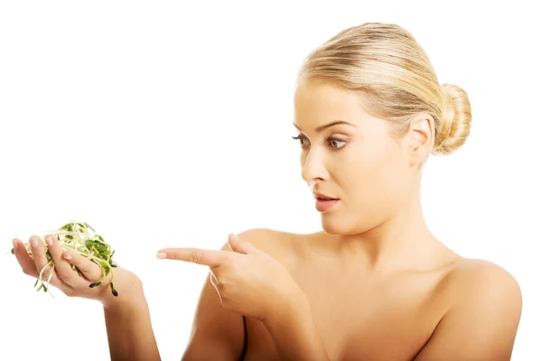 Healthy nude woman pointing on a cuckooflower — Stock Photo, Image