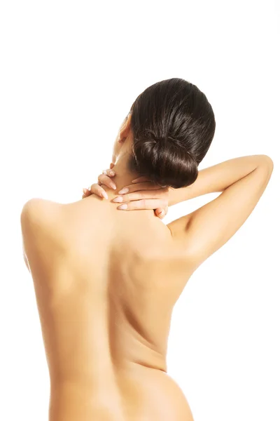 Вид сзади обнаженной женщины с болью в шее — стоковое фото
