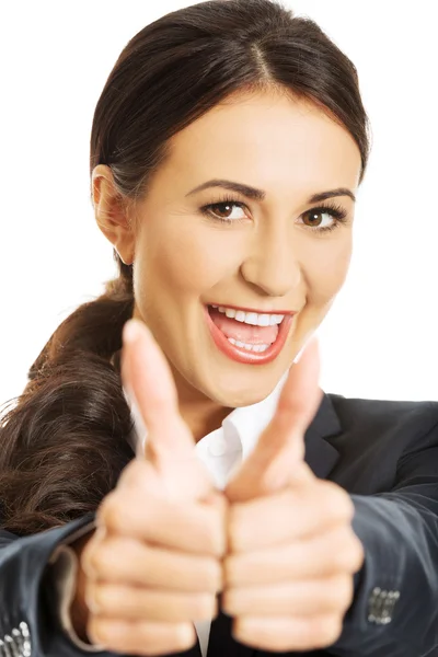 Retrato de empresária mostrando polegares para cima — Fotografia de Stock