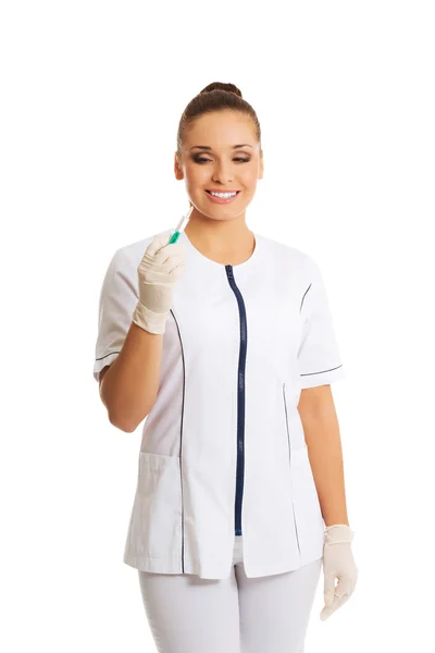 Kobieta dentysty trzymając strzykawkę — Zdjęcie stockowe