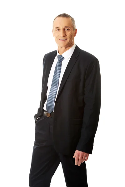 Smiling businessman with hand in pocket — Stock Photo, Image