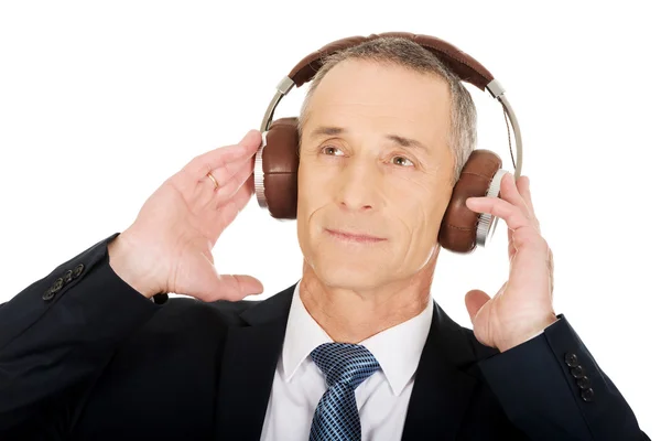 Retrato de hombre de negocios con auriculares grandes —  Fotos de Stock