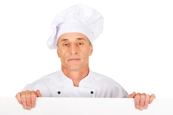 Chef-kok in het witte uniform bedrijf leeg banner — Stockfoto