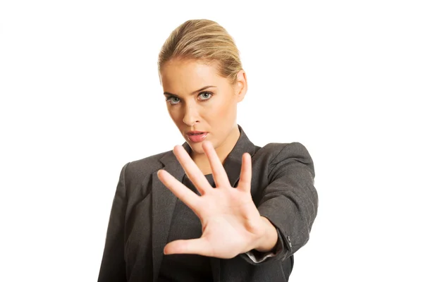 Vrouw maken een stopbord met haar hand — Stockfoto