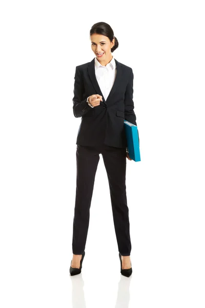 Businesswoman with binder pointing on you — Stock Photo, Image