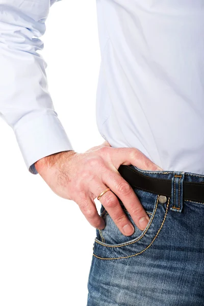 Закрыть человека в джинсах с рукой на бедре Лицензионные Стоковые Фото