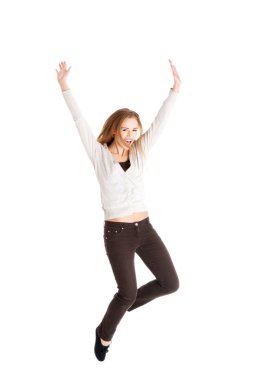 Tam uzunlukta genç kadın atlama