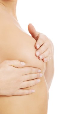 Çıplak kadın göğüslerini incelenmesi kapatmak