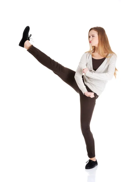 Full length woman kicking — Stock Photo, Image