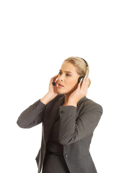 Call centrum žena mluvila k zákazníkovi — Stock fotografie