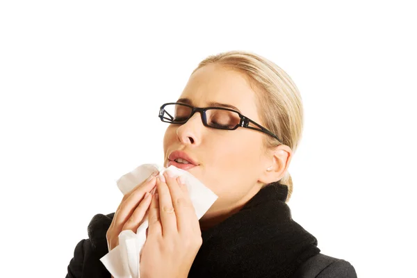 Sneezing woman — Stock Photo, Image