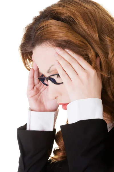 Retrato de mujer de negocios con dolor de cabeza enorme — Foto de Stock