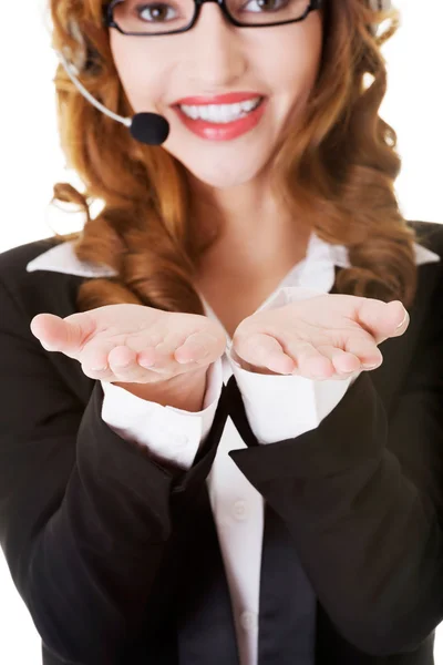 Happy telefon operatör med öppna händer gest — Stockfoto
