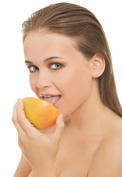 Jonge naakte vrouw eten grapefruit — Stockfoto