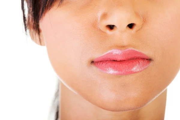 Primer plano en labios lisos femeninos — Foto de Stock