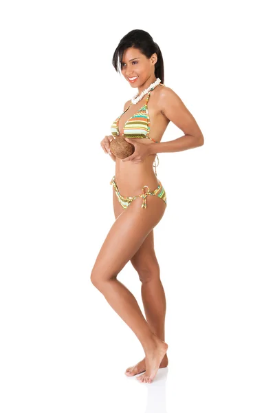 Full längd kvinna i badkläder håller kokos — Stockfoto