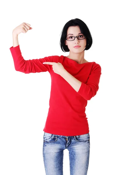 Grappige vrouw tonen haar spieren — Stockfoto