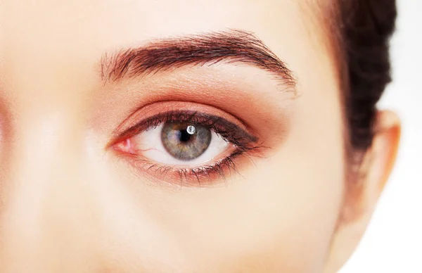Κοντινό πλάνο στο μάτι γυναίκα με μια καλλιτεχνική μακιγιάζ — Φωτογραφία Αρχείου