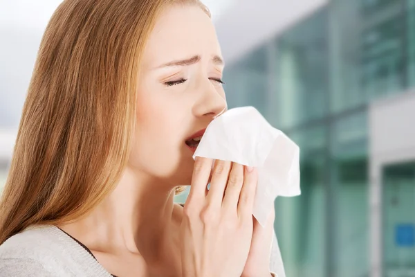 Young woman sneezing — Stock Photo, Image