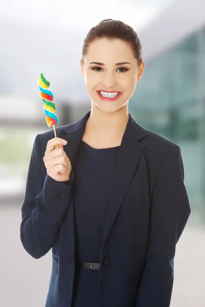 Mooie zakenvrouw met lolly — Stockfoto
