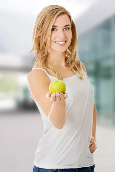 Woman holding a green apple — Stock Photo, Image