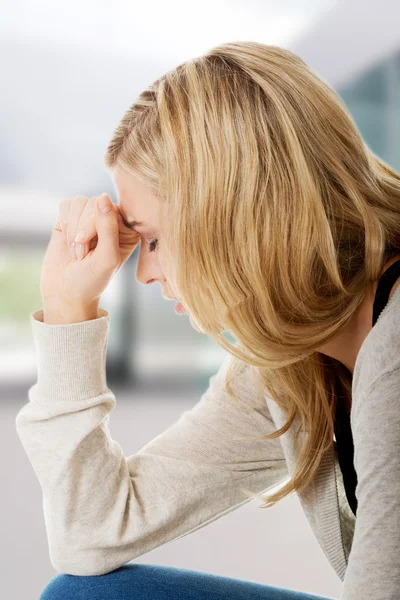 Üzgün ve depresyonda kadın. — Stok fotoğraf