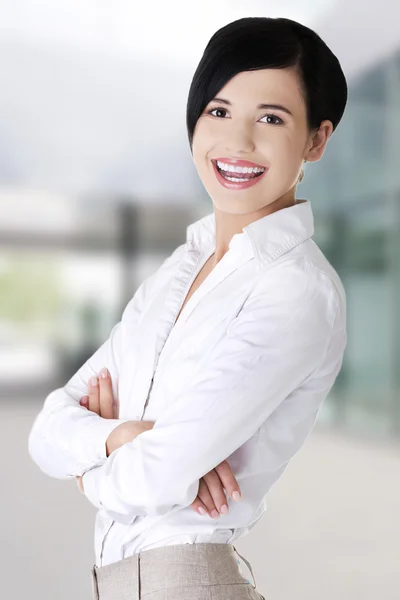 Businesswoman posing with crossed arms — Stock Photo, Image