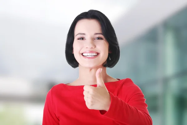 Beautiful young woman gesturing thumbs up. — Stock Photo, Image