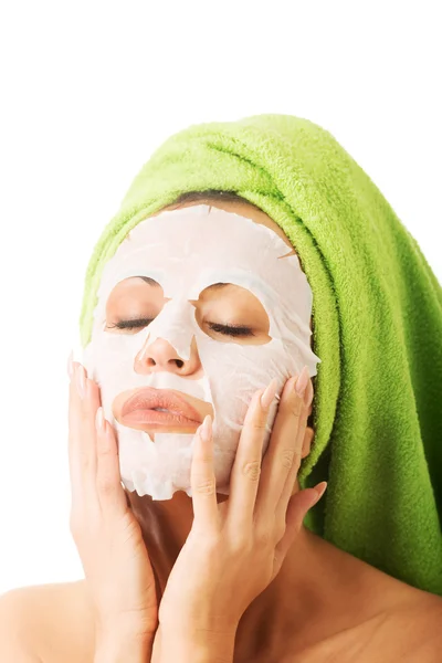 Kaukasische vrouw met gezichtsmasker — Stockfoto