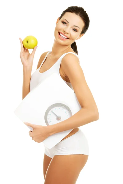 Zijaanzicht passen vrouw met een appel en gewicht — Stockfoto