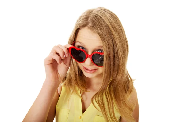 Frau mit Sonnenbrille — Stockfoto