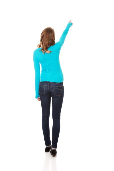 Kvinna som pekar uppåt — Stockfoto