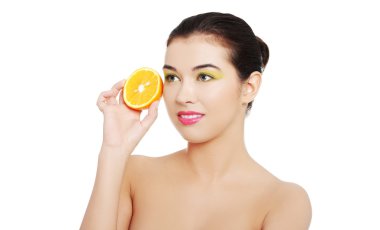 Çıplak kadın holding turuncu