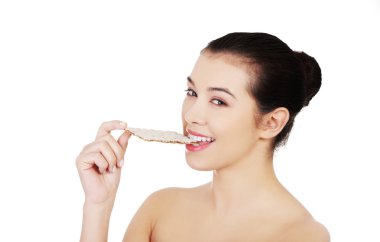 Gevrek ekmek yiyen Kadın