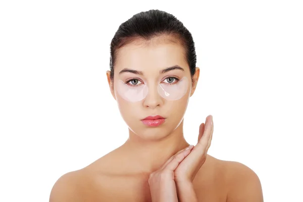 Vrouw met een oog masker — Stockfoto