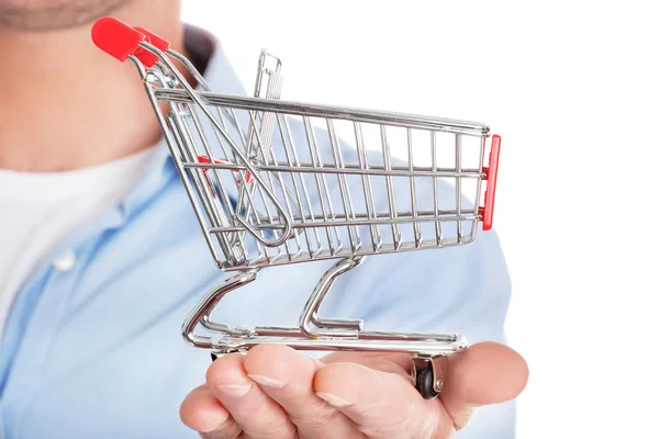 Man met een kleine winkelmandje. — Stockfoto