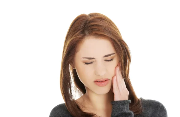 Tiener vrouw met een verschrikkelijke tand pijn. — Stockfoto