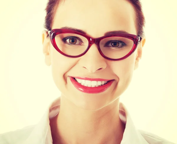 Schöne Geschäftsfrau mit roter Brille. — Stockfoto