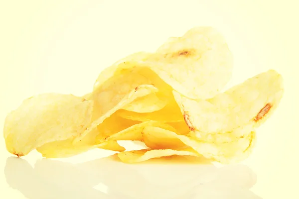 Välsmakande men ohälsosamma potatis chips. — Stockfoto