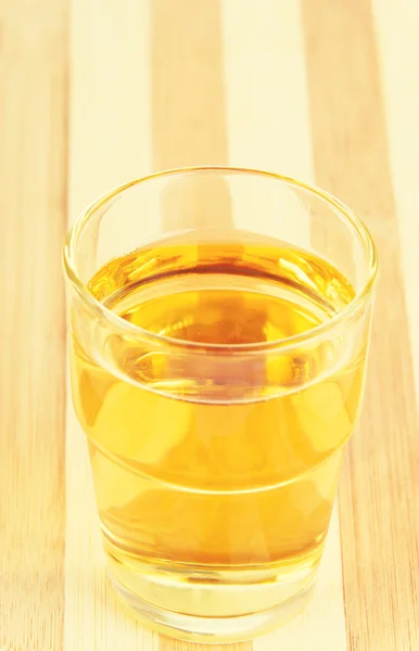 Apple juice in glass. — Stock Photo, Image