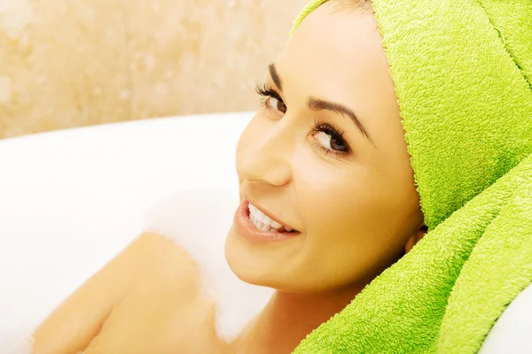 Woman relaxing in bath — Stock Photo, Image