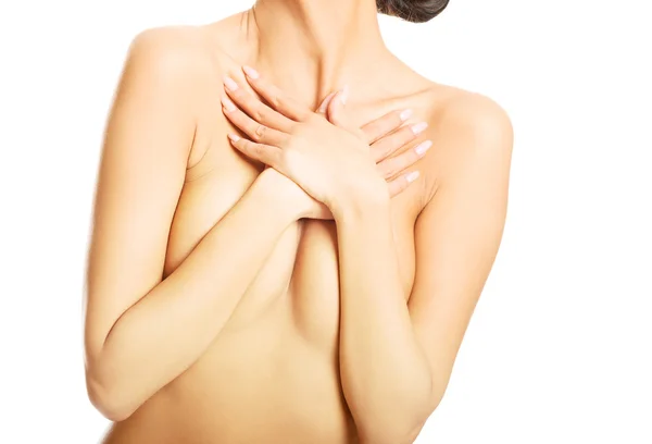 Оголена жінка перетинає руки на грудях — стокове фото