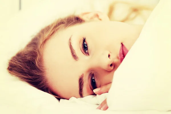 Beautiful caucasian woman lying in bed — Stock Photo, Image