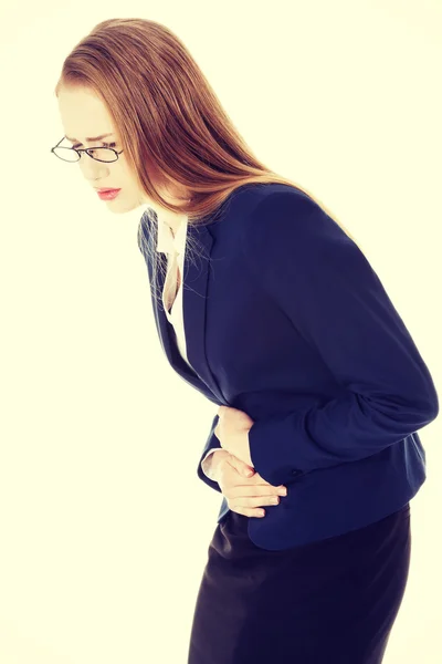 Geschäftsfrau tastet sich an den Bauch. — Stockfoto